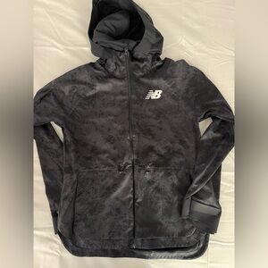 New Balance full tracksuit - Hooded Zip-Up Jacket with 4 zipper pockets.